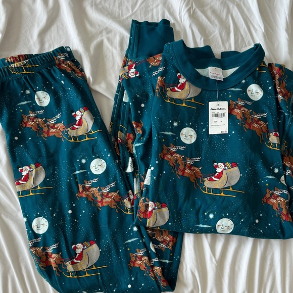 NWT Hanna Andersson Teal Santa Sleigh Christmas Pajama Set size M Organic cotton
